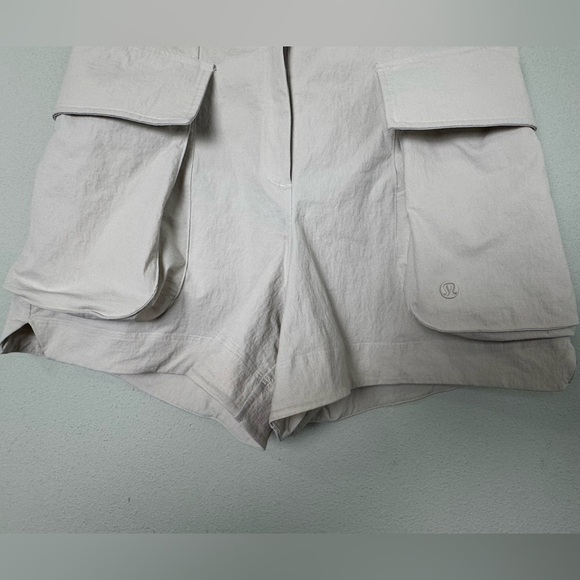 Lululemon Relaxed-Fit Super-High-Rise Cargo Short 4"  in Bone Size 4 - Picture 7 of 16